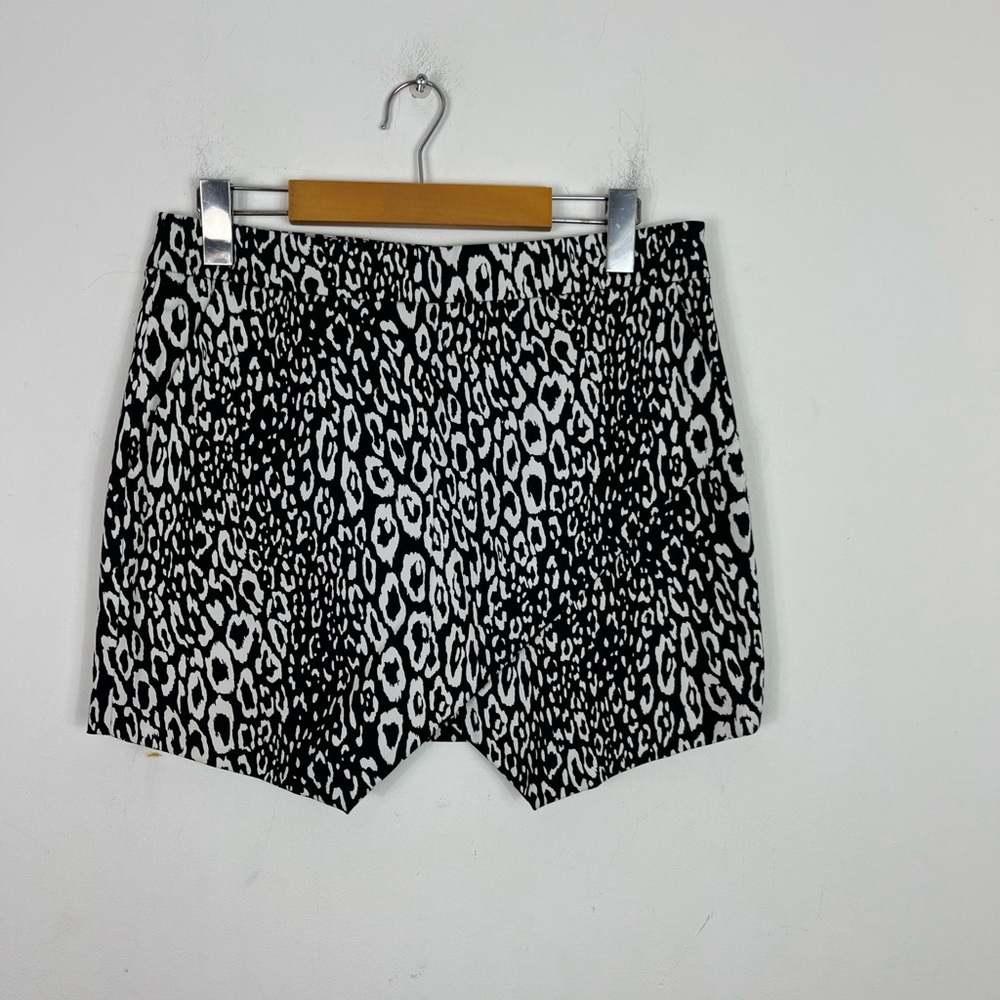 Guess by Marciano Black and White Cheetah Print Mini Skirt Sz 4